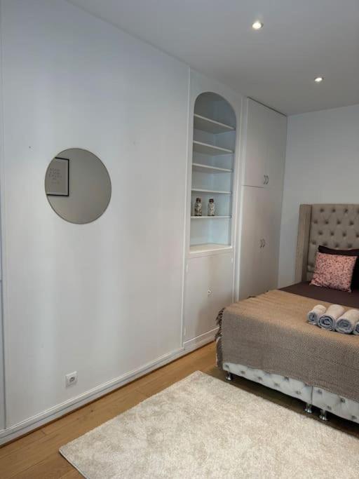 Charmant Appartement Au Moulin Rouge Paris Exterior foto